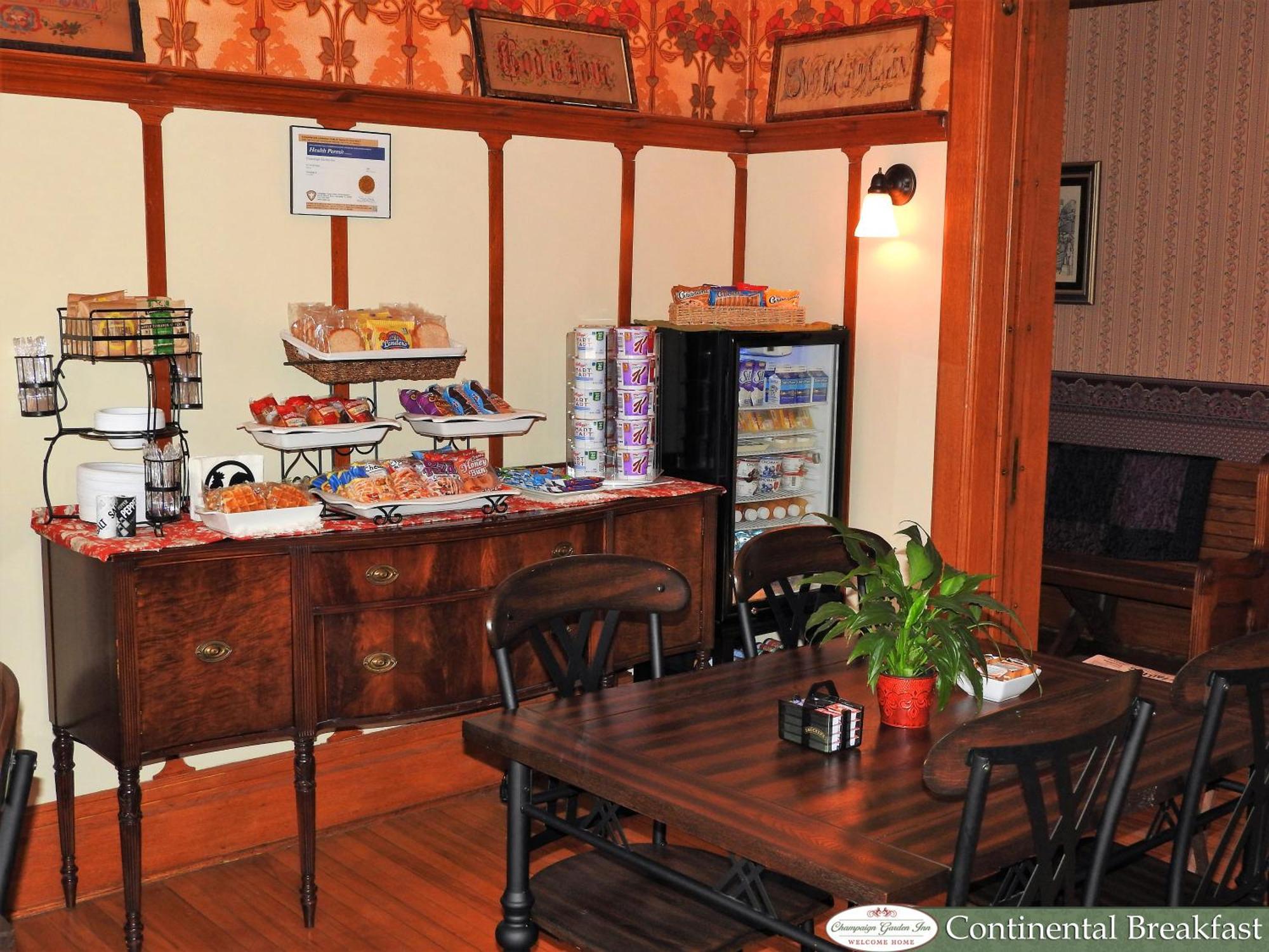Champaign Garden Inn Екстер'єр фото