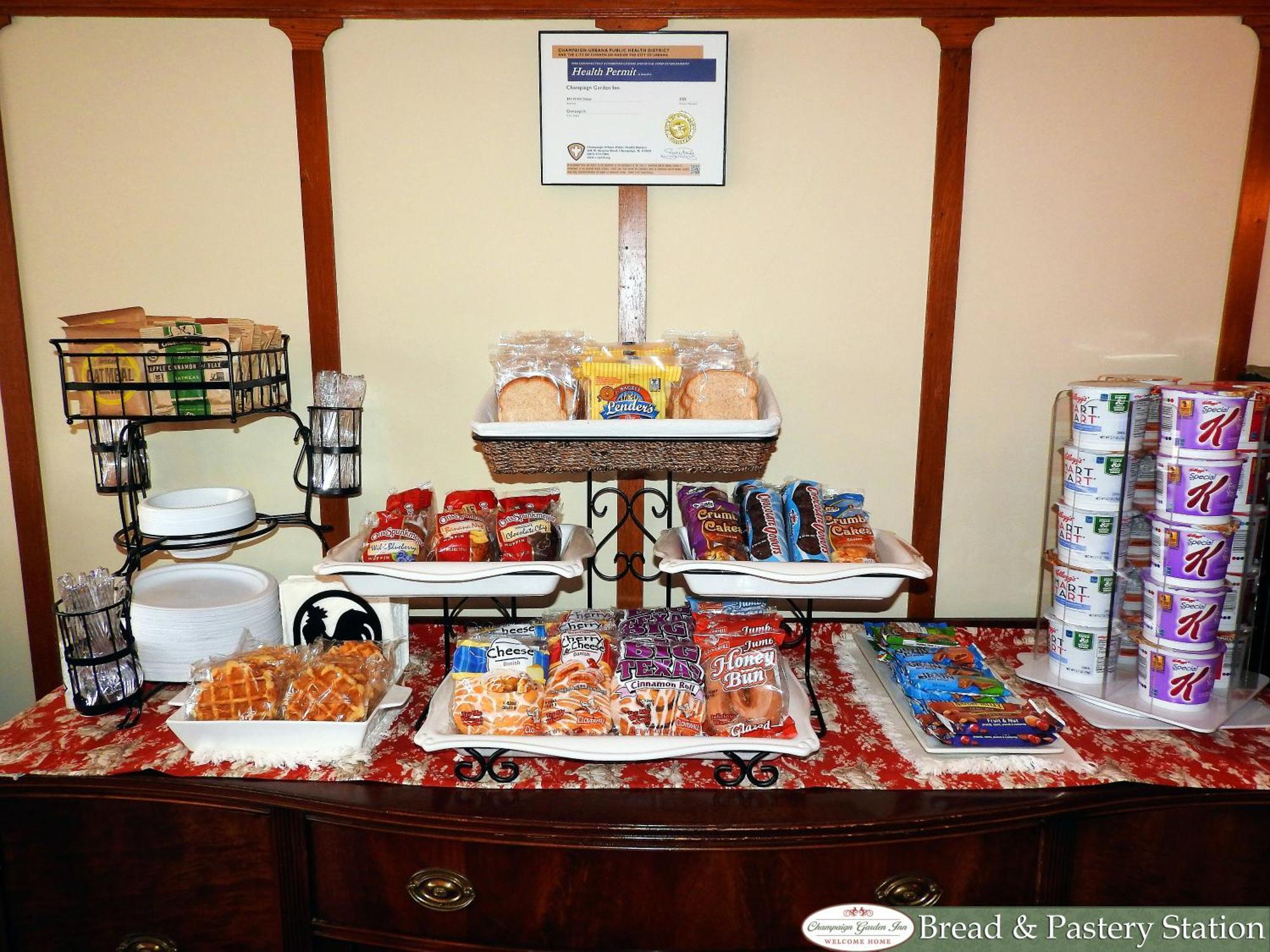 Champaign Garden Inn Екстер'єр фото